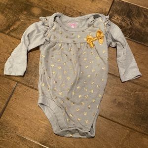 Garanimals 3-6M Gray Long sleeve onesie ruffles gold hearts bow